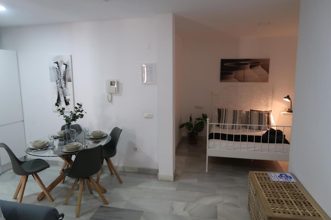 J & E Malaga Center Apartamentos Экстерьер фото