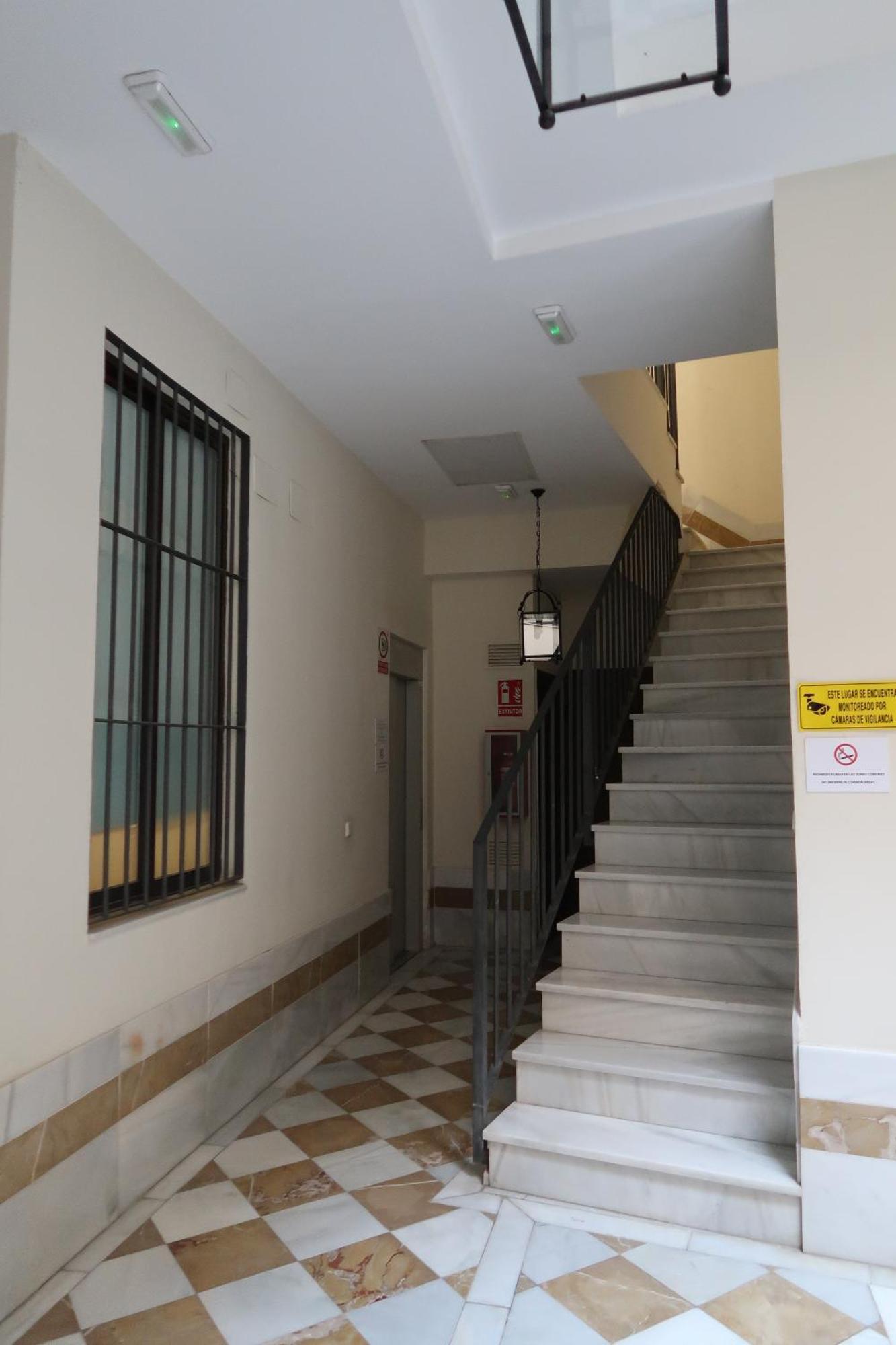 J & E Malaga Center Apartamentos Экстерьер фото