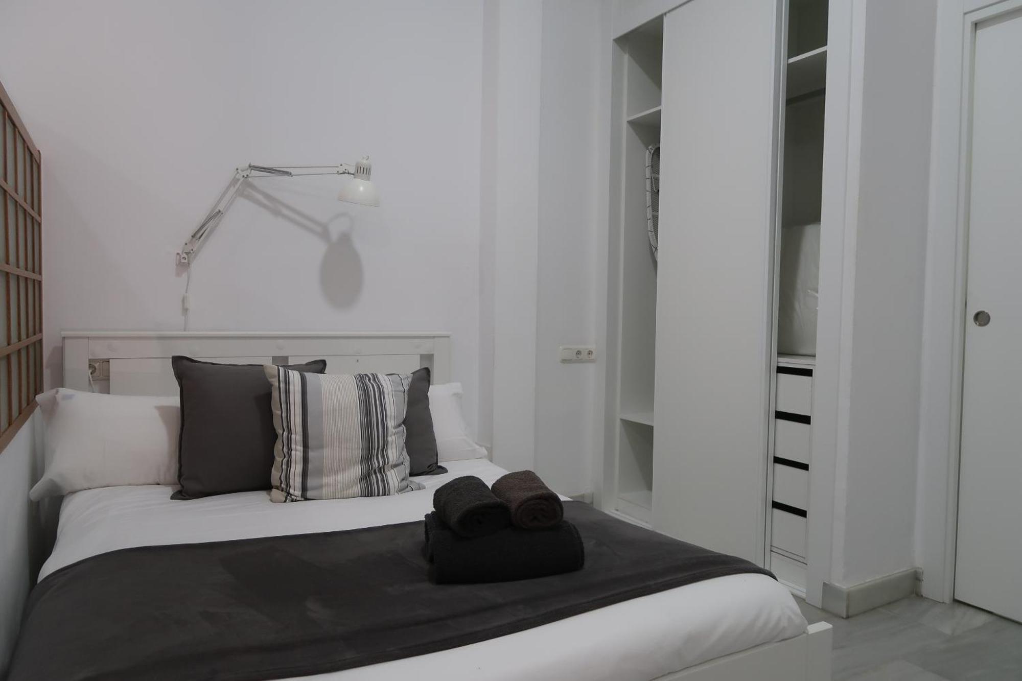 J & E Malaga Center Apartamentos Экстерьер фото